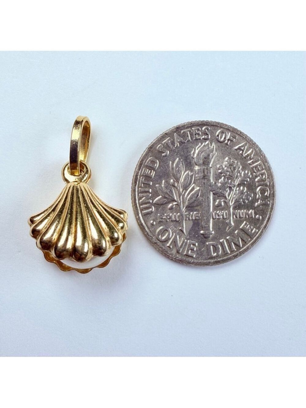 18K Solid Yellow Gold Seashell 7.5MM Pearl Designer Gold Art VTG Pendant Italy - Picture 5 of 7